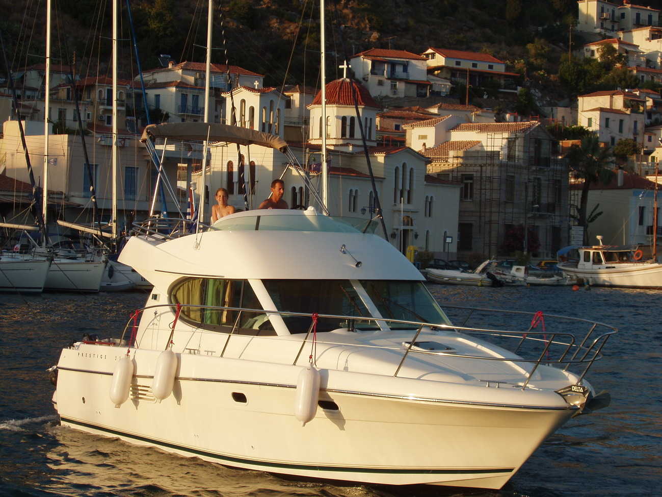 Jeanneau Prestige 32 Flybridge, 2 cabin Motorboat around lefkada